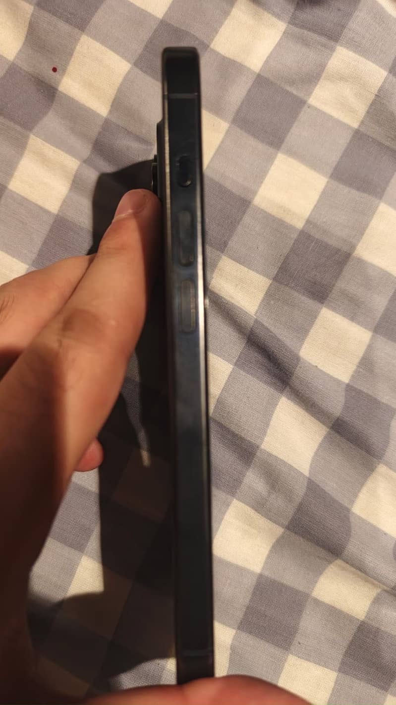 Apple iPhone 15 Pro 2