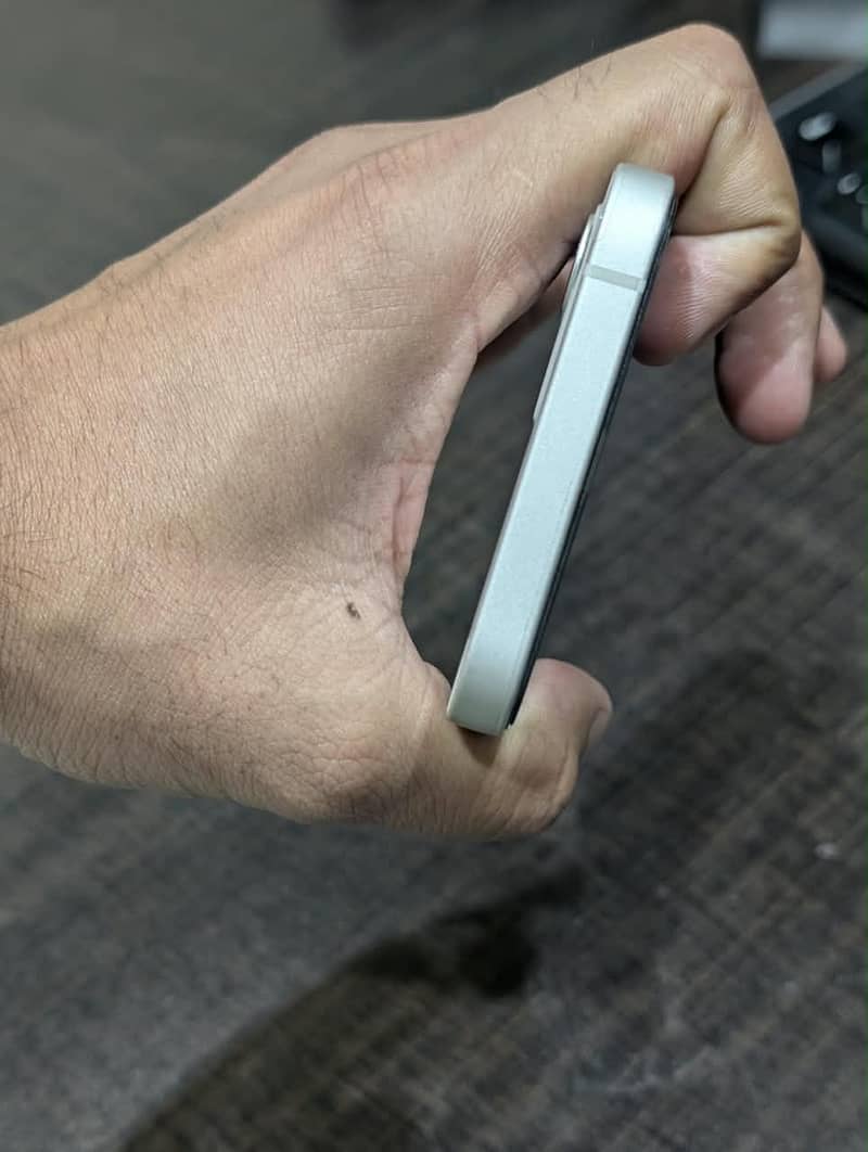 Apple iPhone 12 3