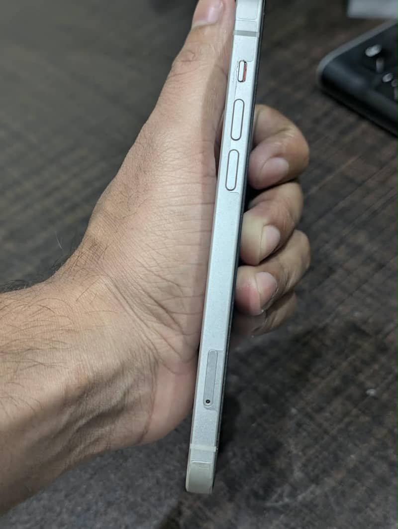 Apple iPhone 12 6