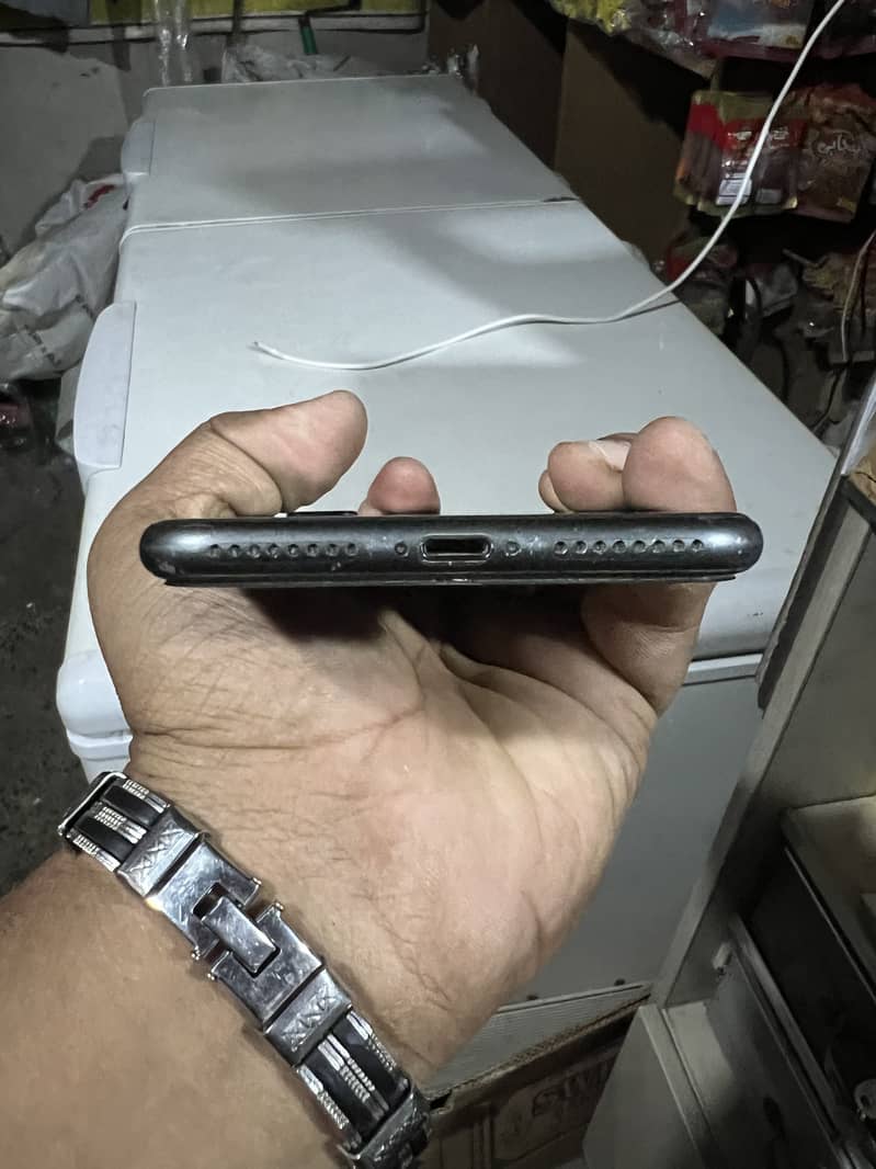 Apple iPhone 8 Plus 3