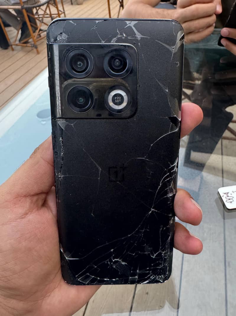 One Plus 10 Pro 4
