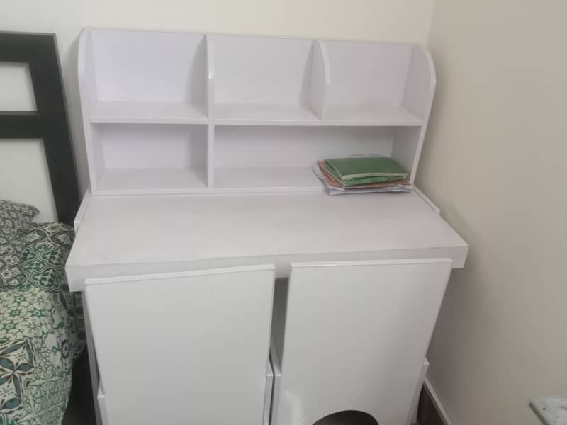 study table & chairs 0