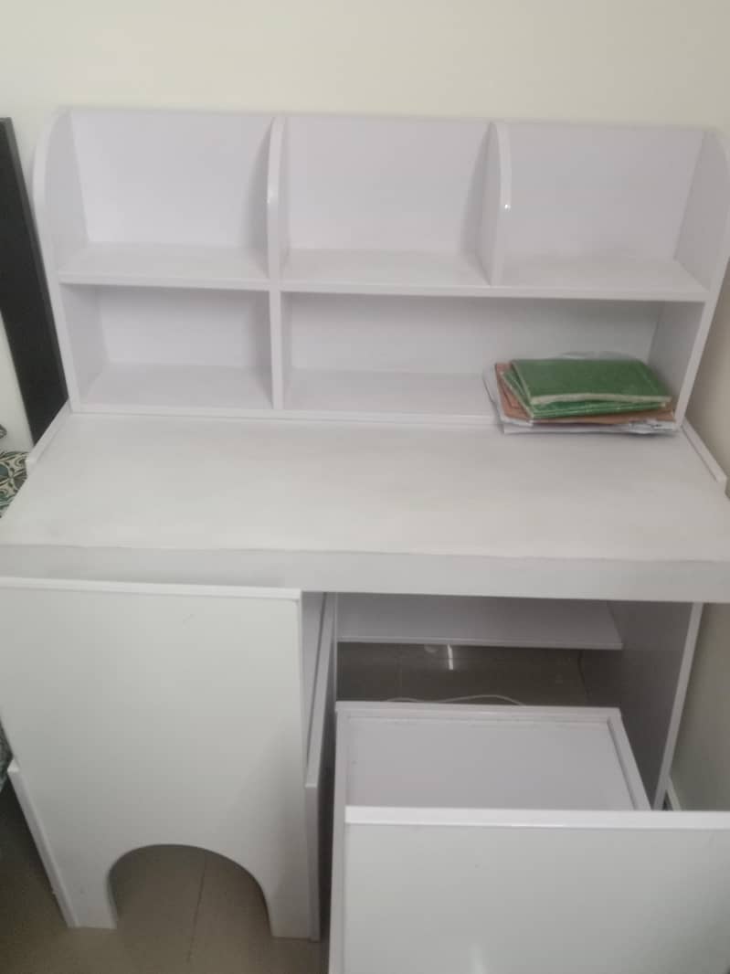 study table & chairs 3