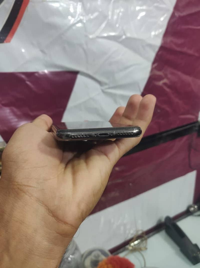 Apple iPhone X 3