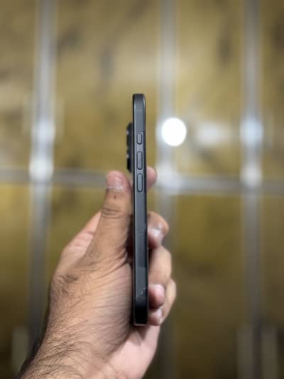 Apple iPhone 16