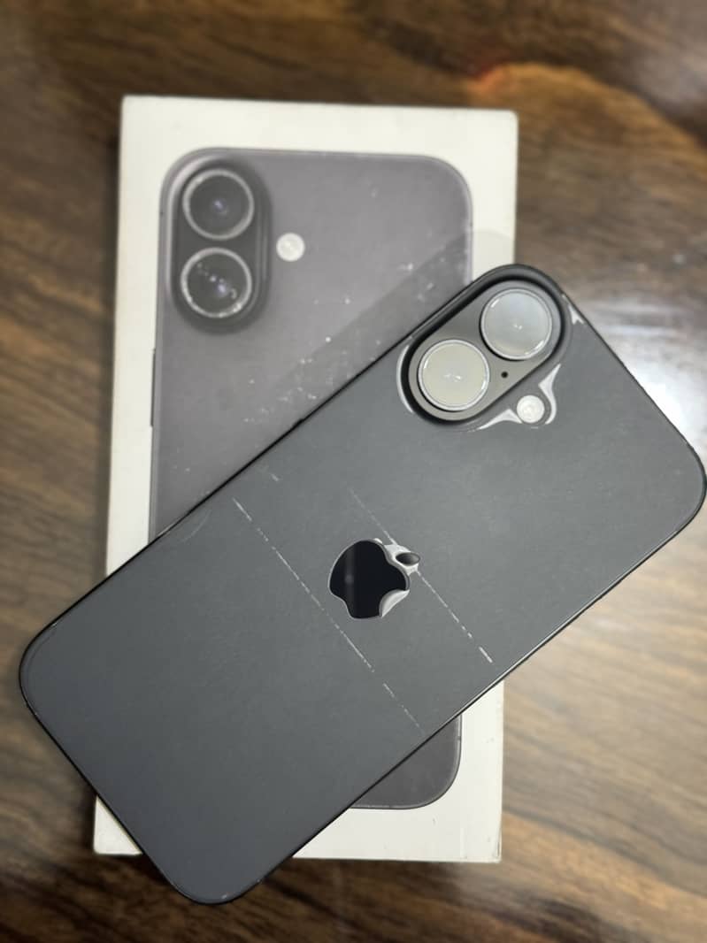 Apple iPhone 16 3