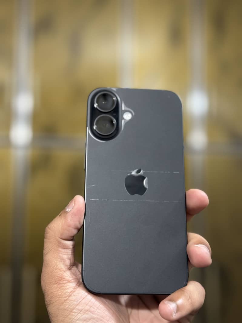 Apple iPhone 16 5