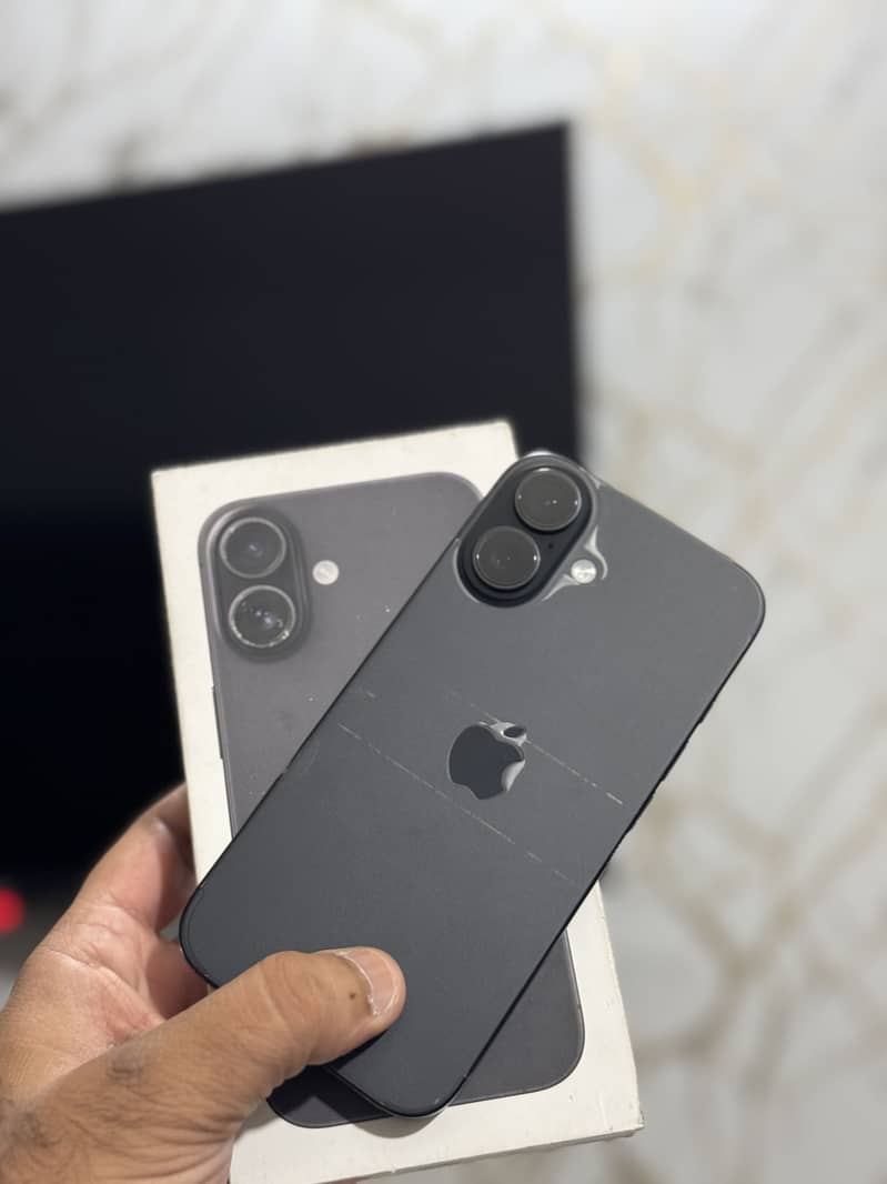 Apple iPhone 16 7