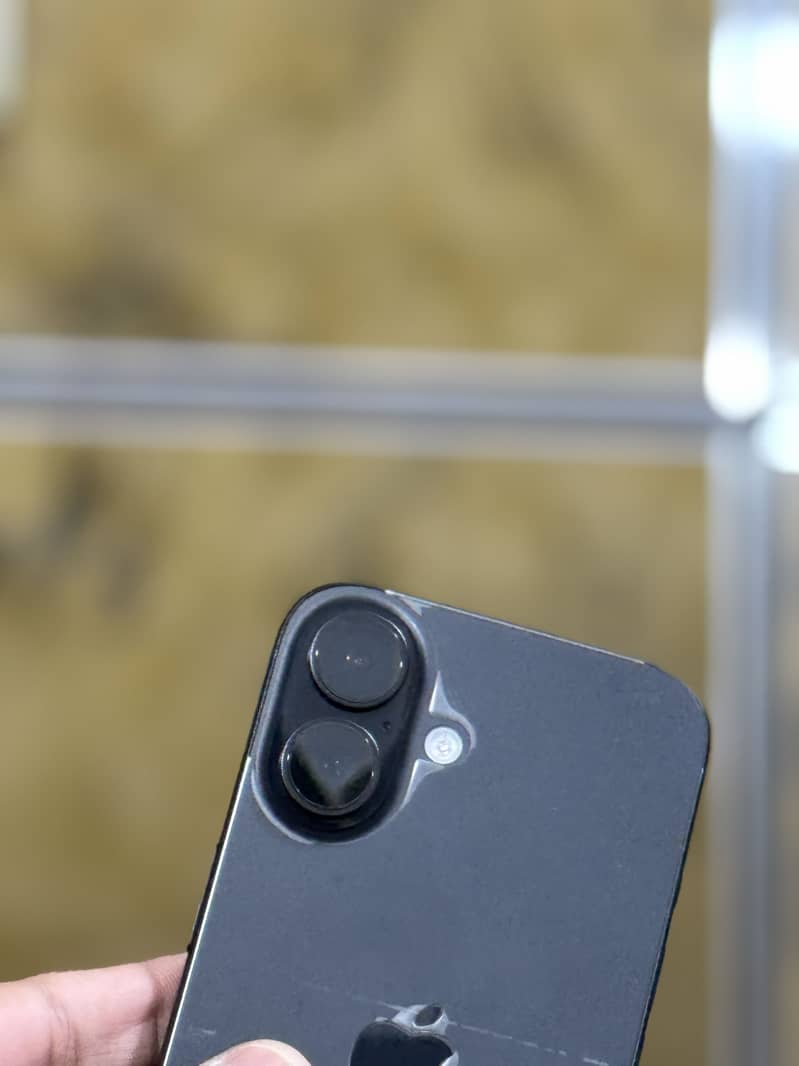 Apple iPhone 16 9