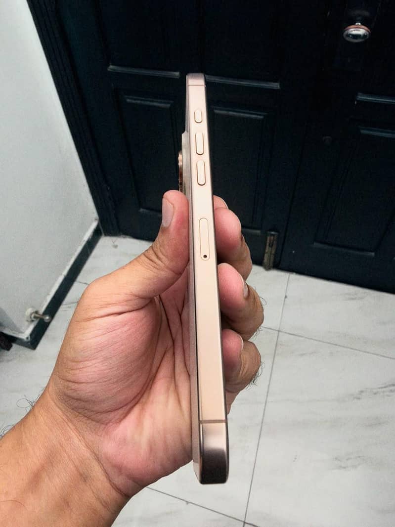 Apple iPhone 16 Pro Max 3