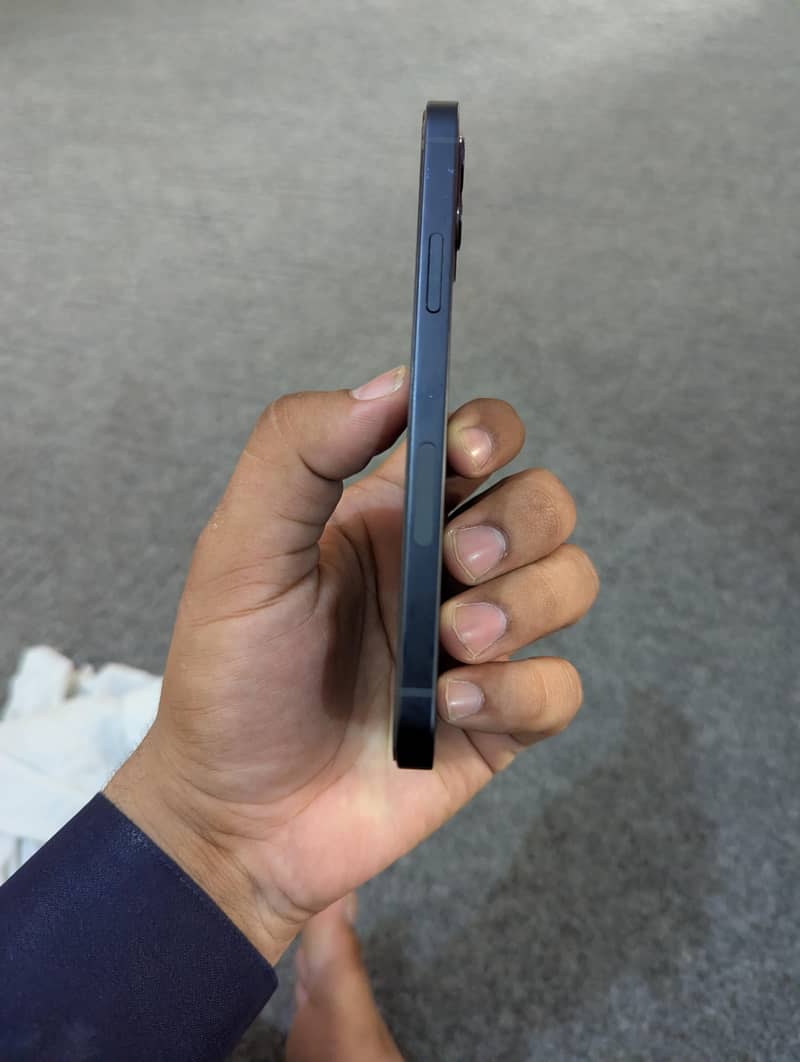 Apple iPhone 12 2