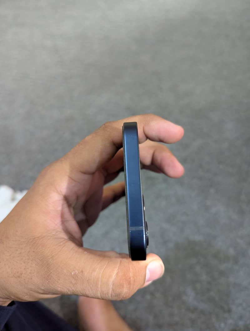 Apple iPhone 12 6