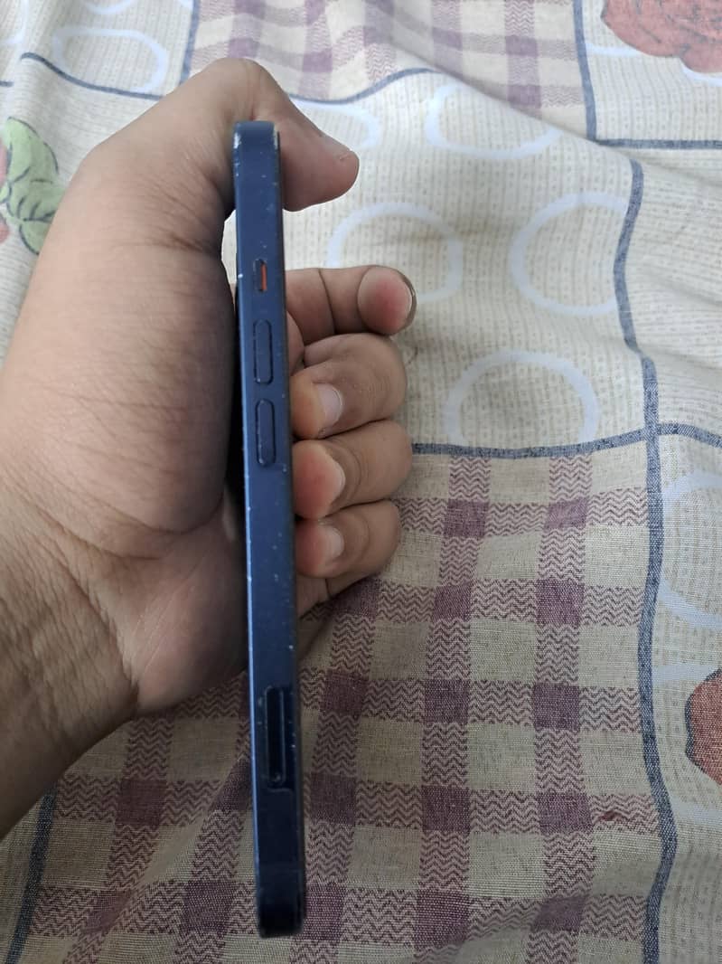 Apple iPhone 13 2