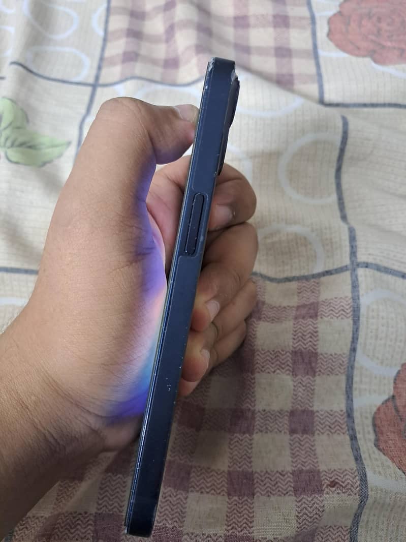Apple iPhone 13 4