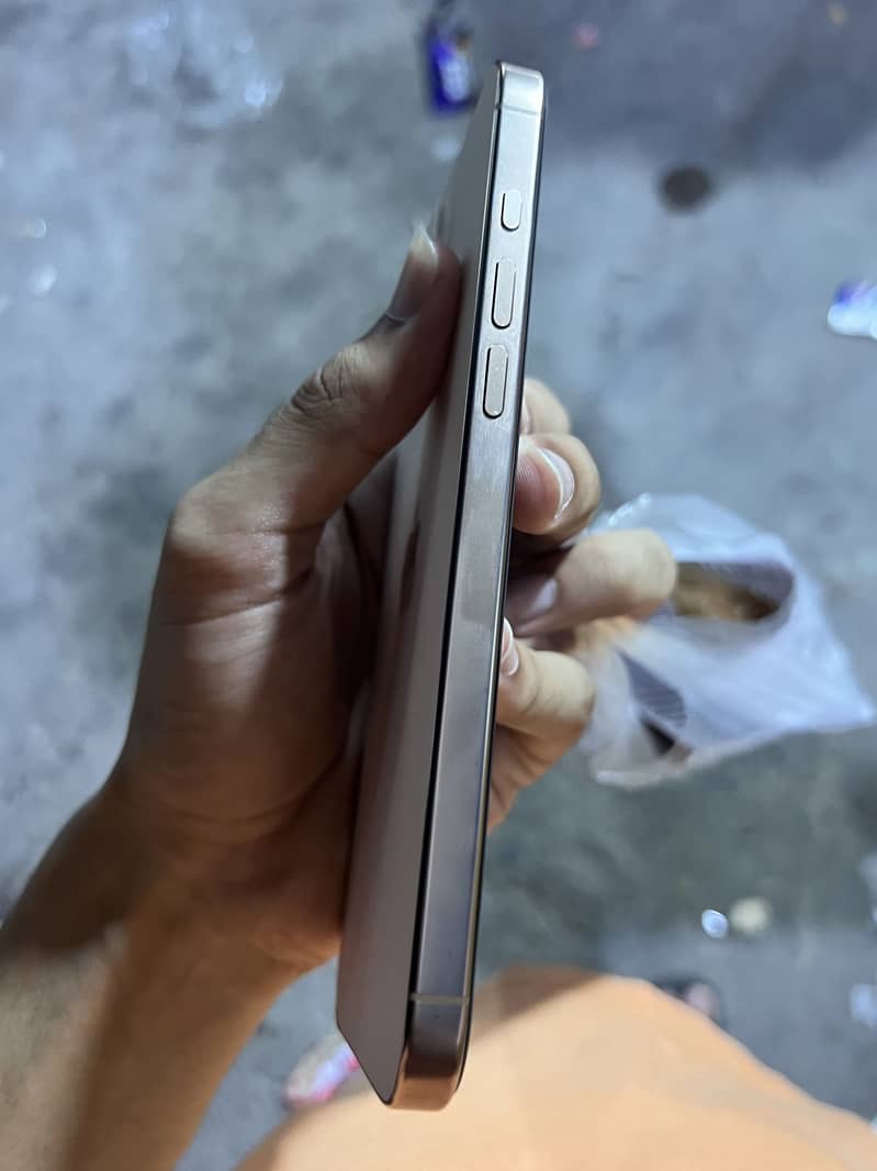 iPhone 16 Pro Max JV 2