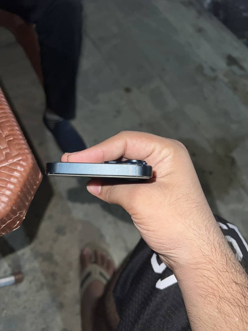 Apple iPhone 14 3