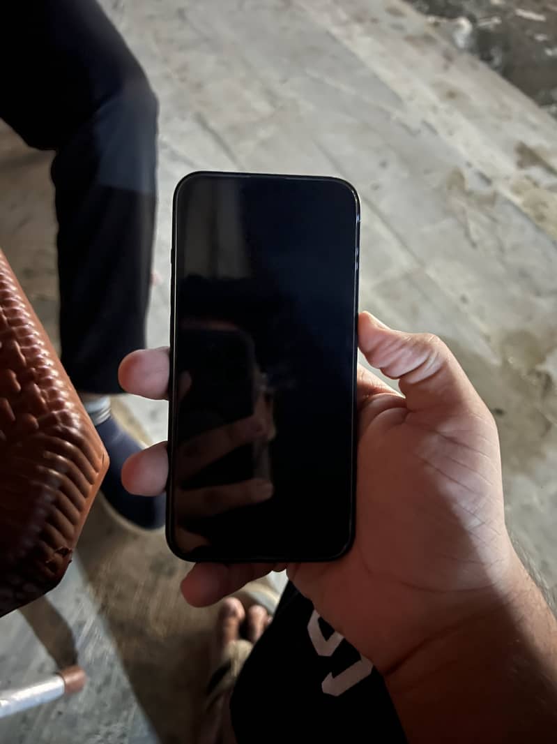 Apple iPhone 14 4