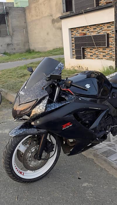 Suzuki GSXR600 (2010)(custom paid)Four Cylinder bike