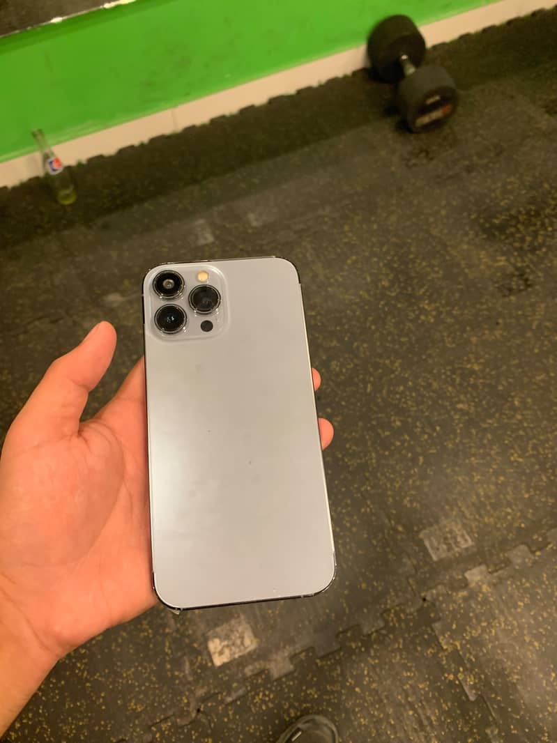 Apple iPhone 13 Pro Max 4