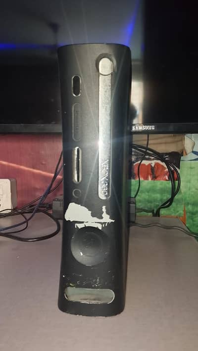 Xbox 360 500 gb with 135 games and 1 wired controller