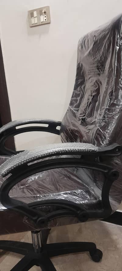 boss revolving chair urgent sale.