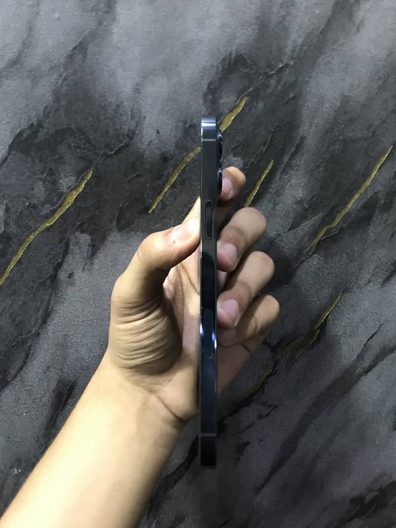IPhone 12 Pro Max 4
