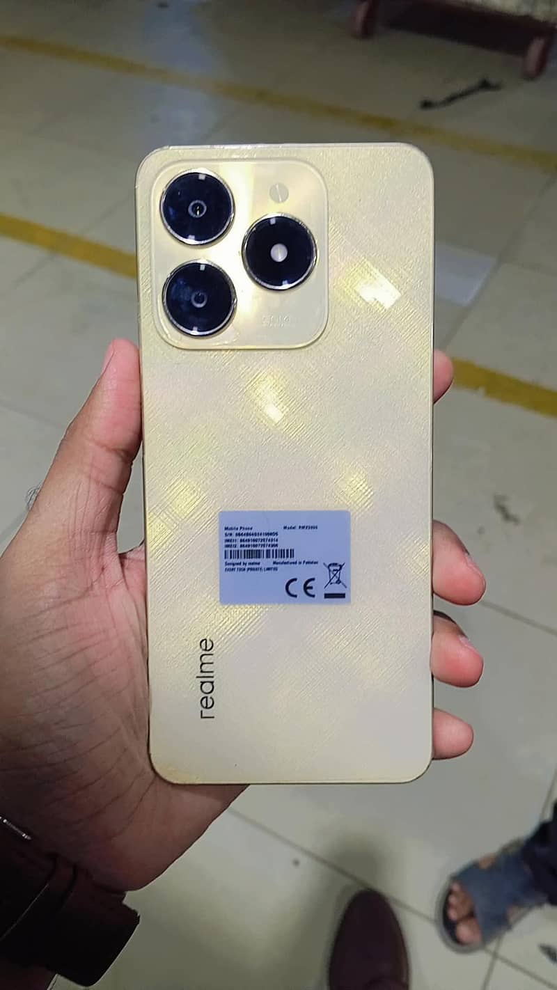 Realme C61 1
