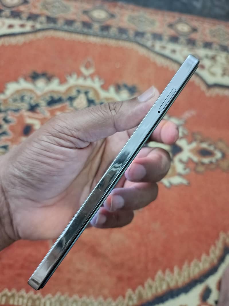 Tecno CAMON 20 Complete Box 3