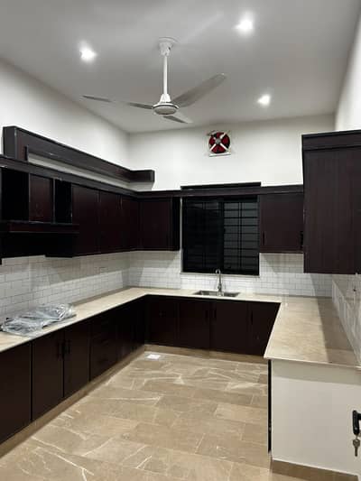 1 Kanal Brand New 10 Bed House For Rent Send Message On My WhatsApp & I Will Send Video