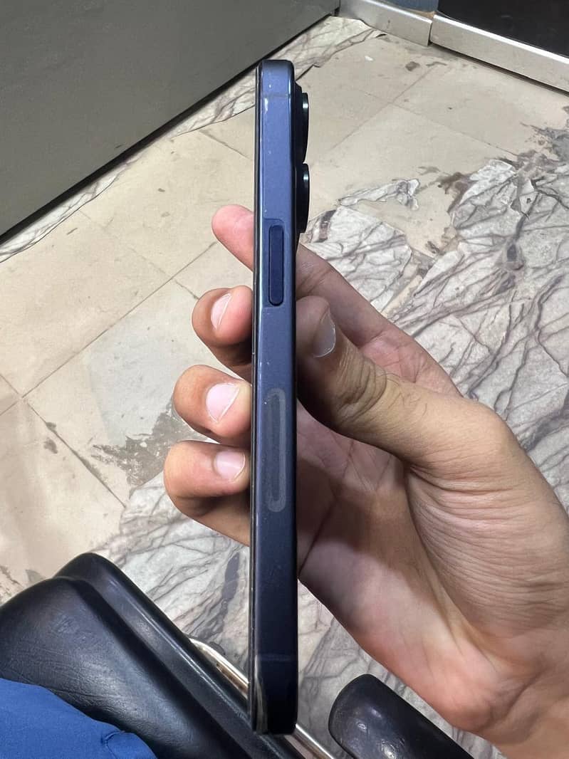 Apple iPhone 15 Pro 2
