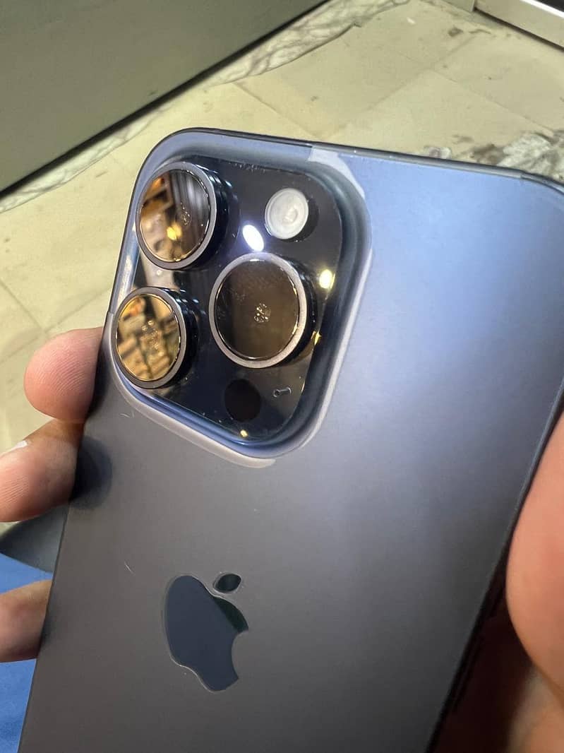 Apple iPhone 15 Pro 3