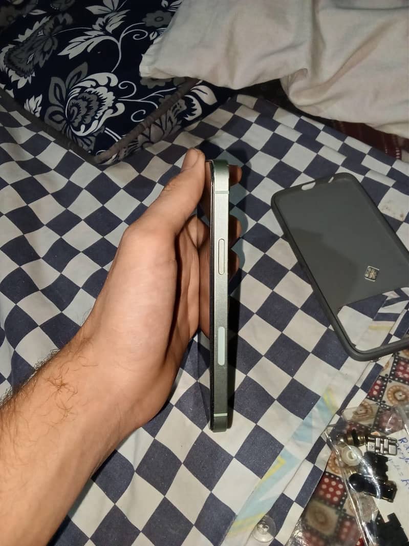 Apple iPhone 12 5