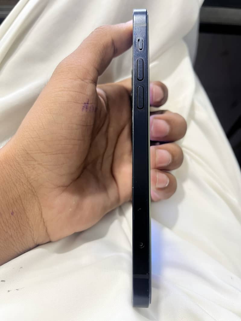Apple iPhone 12 3