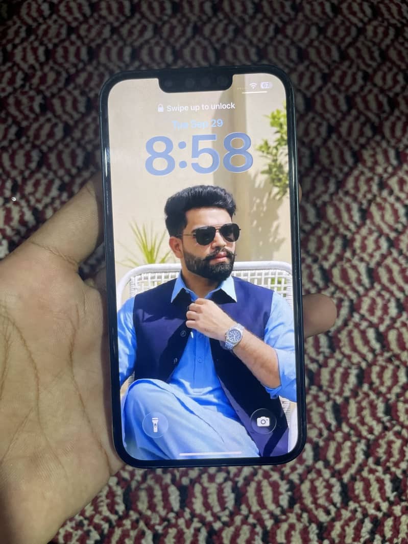 Apple iPhone 13 0