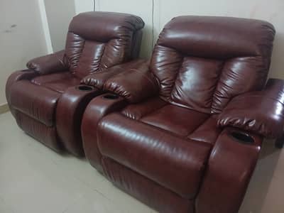 Pair of Motorized Power Recliners with Dual Cup Holders – Cond 9.5/10