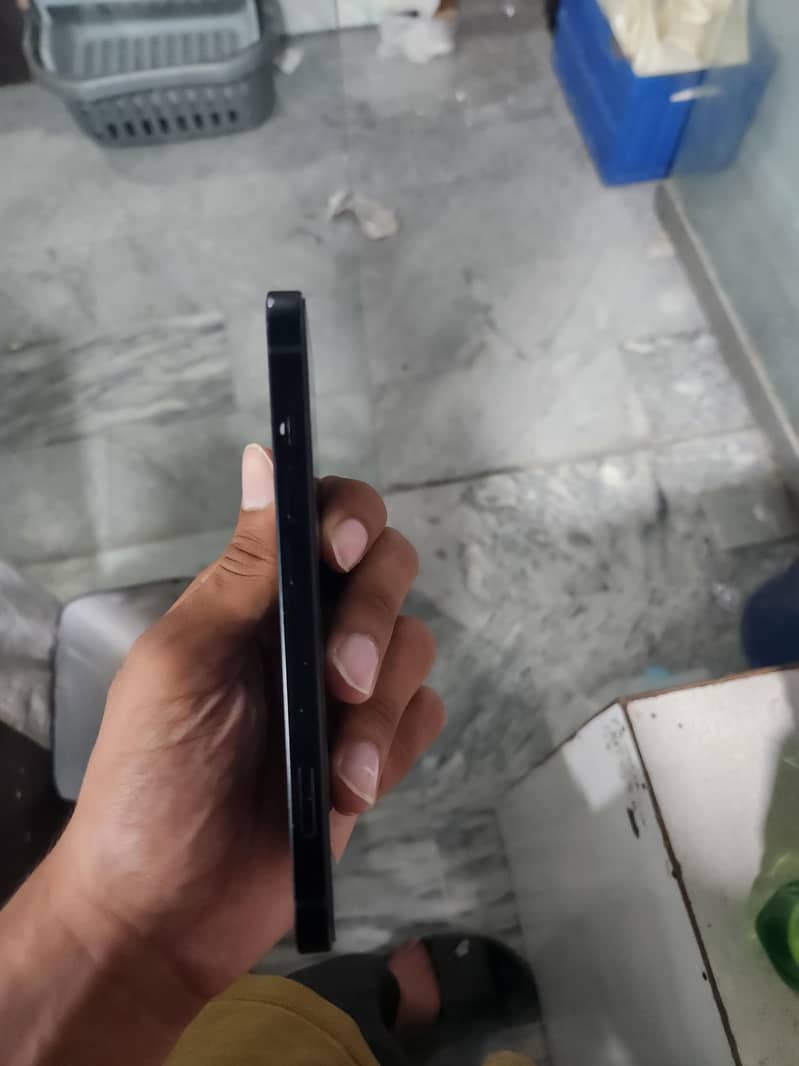 Apple iPhone 13 3