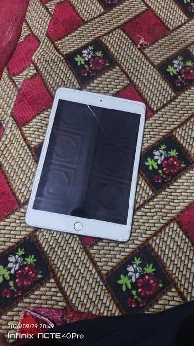 iPad Mini 5 64GB Box plus Charger