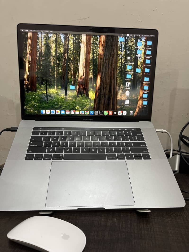 Macbook pro 2017 15" 0