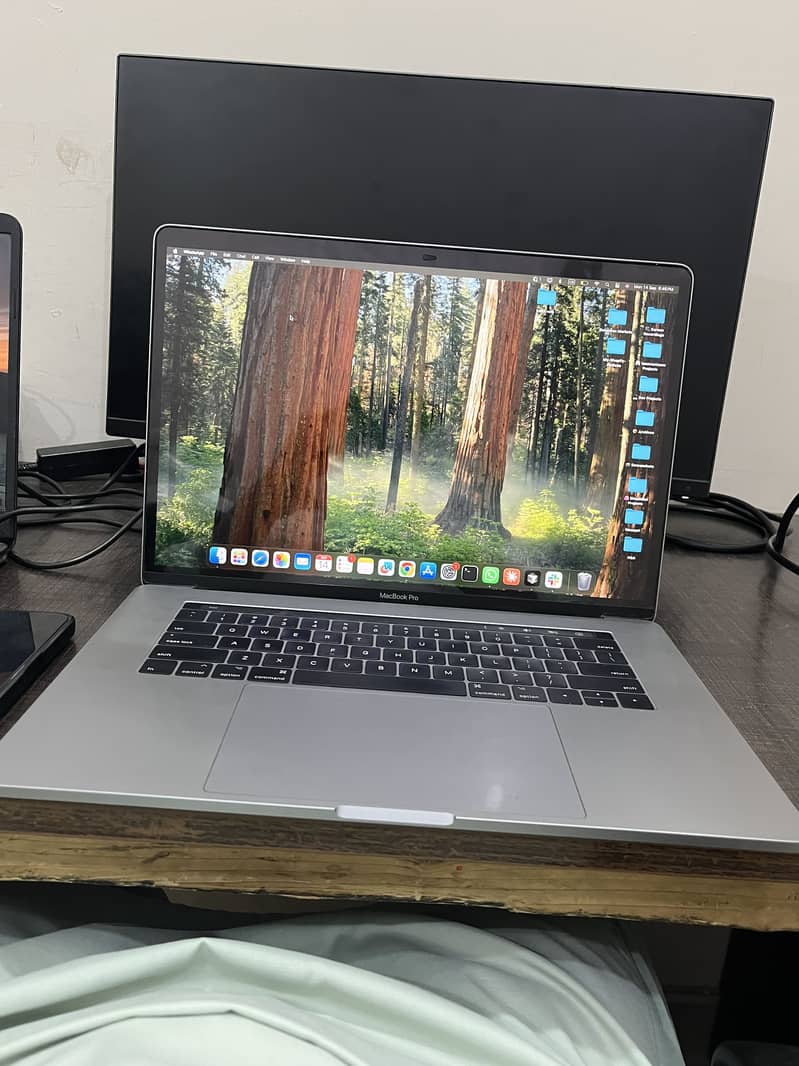 Macbook pro 2017 15" 1