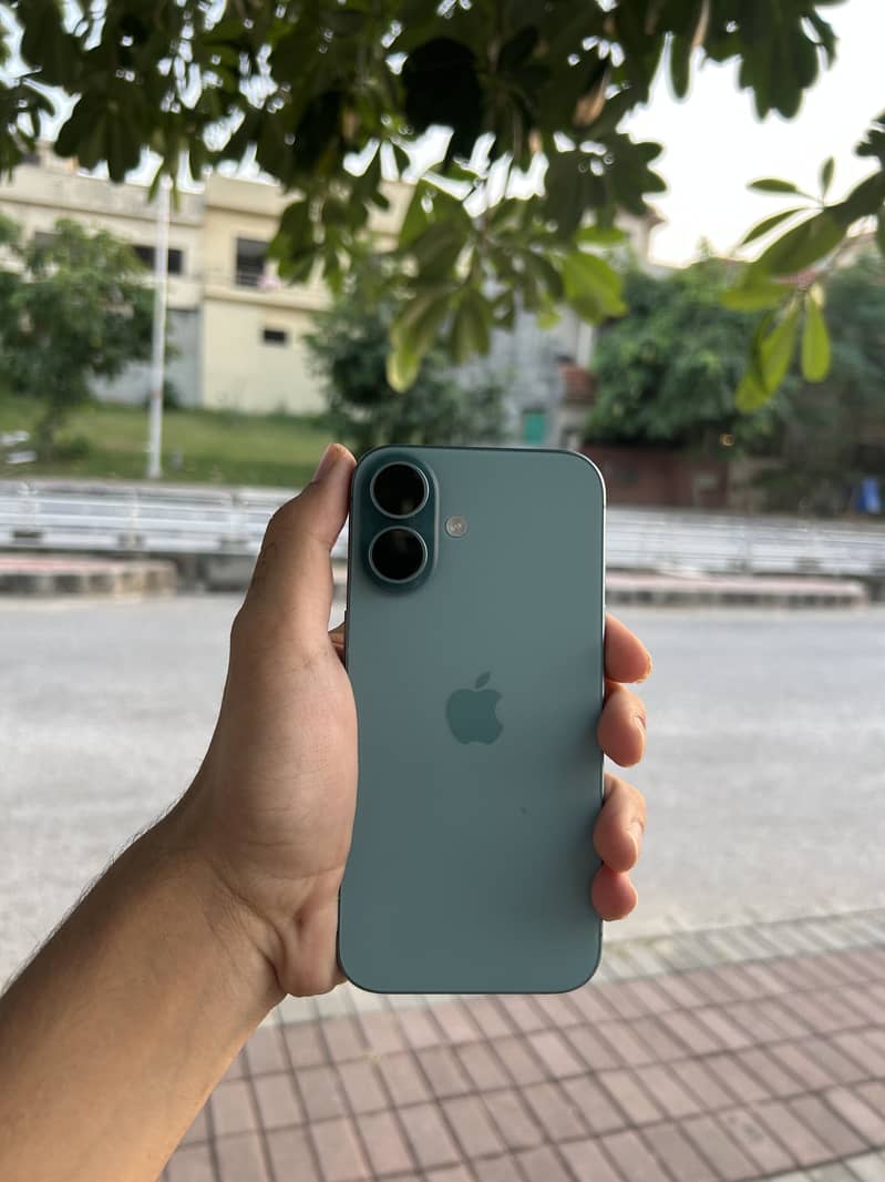 Apple iPhone 16 0