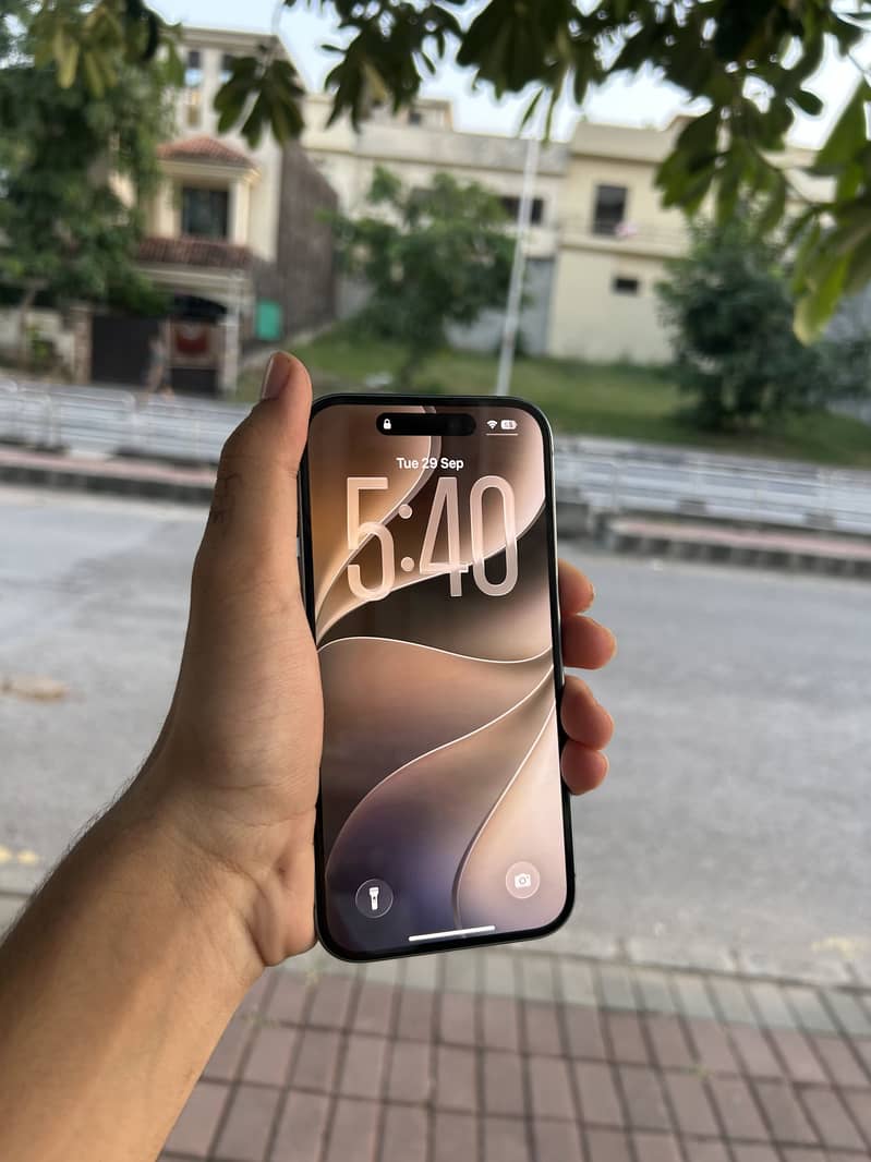 Apple iPhone 16 1