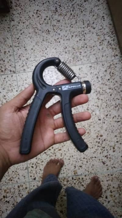pair of adjustable hand grippers 10 to 40kg