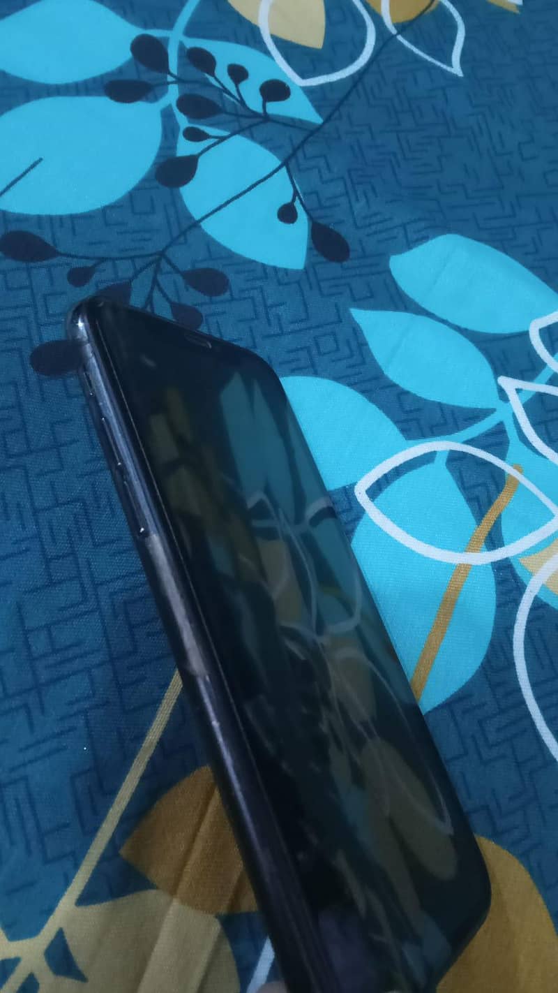 Apple iPhone X 3