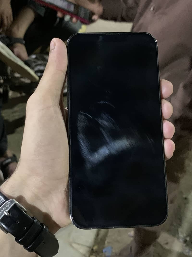 Apple iPhone 13 Pro Max 4