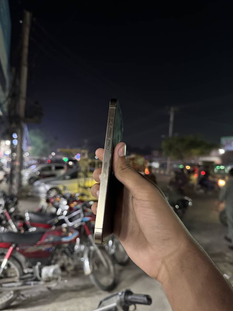 Apple iPhone 14 Pro Max 5