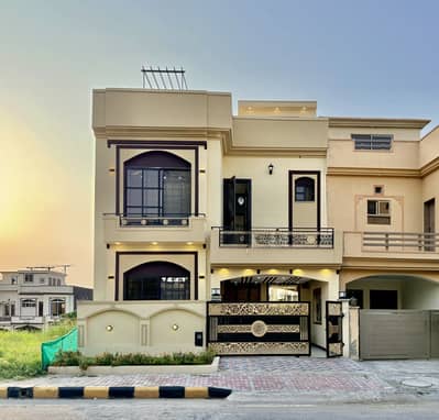 5 Marla Designer House For Sale | 4 Beds | 80 Ft Road | Heighted Location | Bahria Town Phase 8