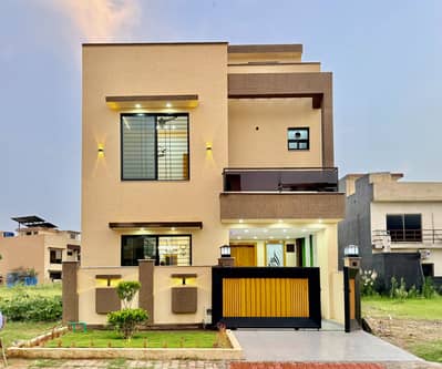 5 Marla Designer House | Prime Location Bahria Town