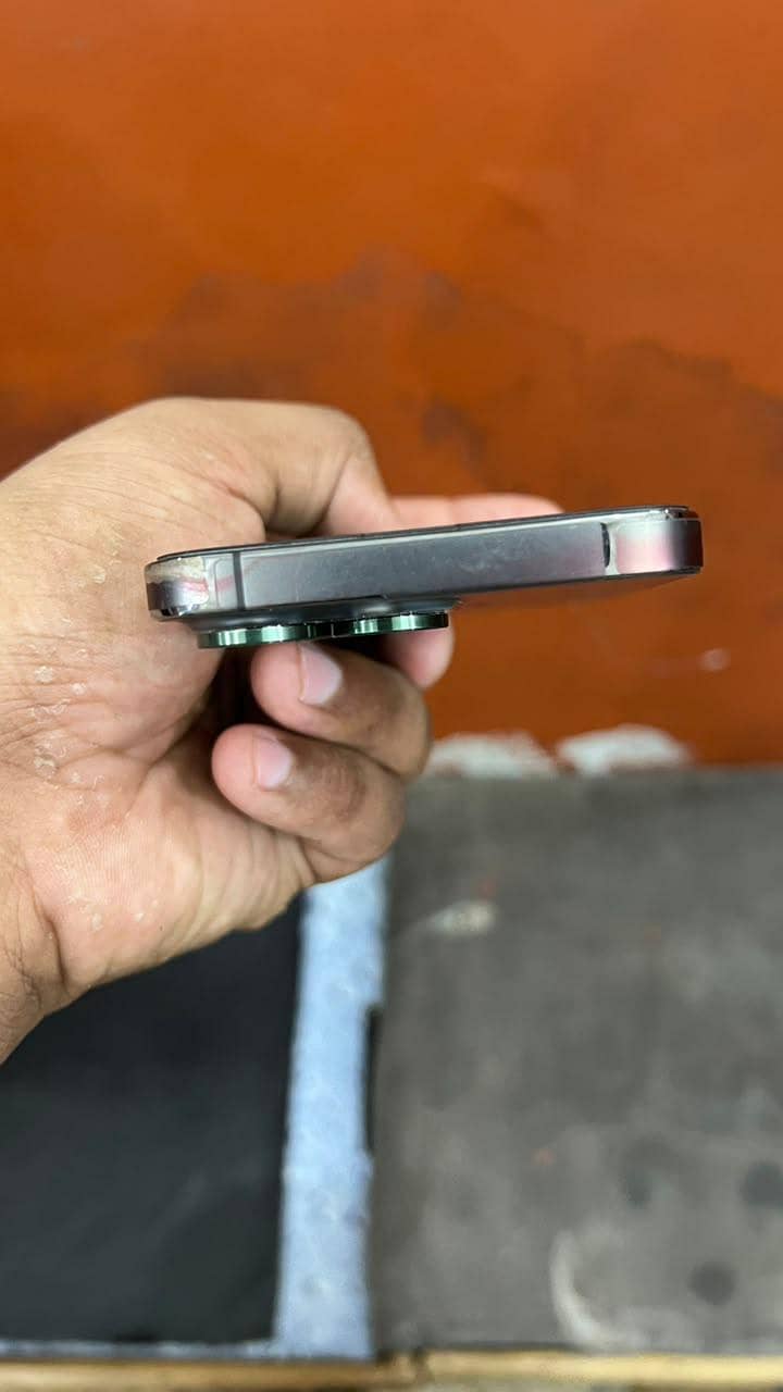 Apple iPhone 13 Pro 2