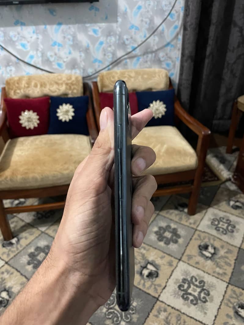 Apple iPhone 11 Pro Max 1