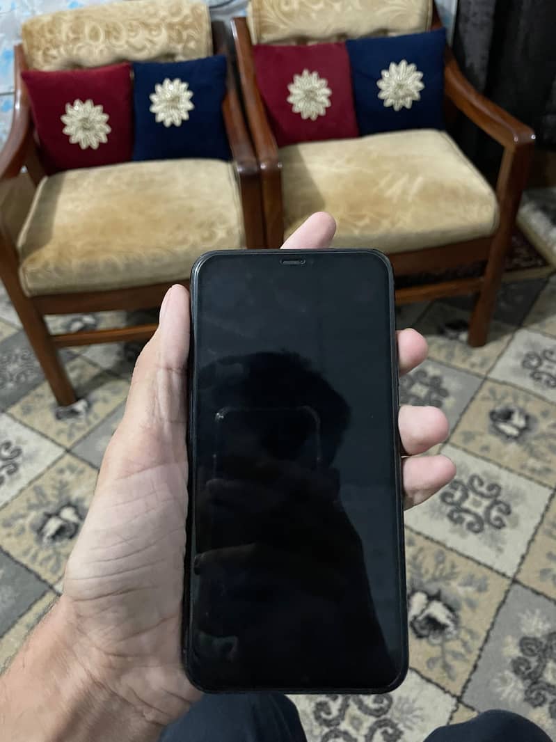 Apple iPhone 11 Pro Max 4